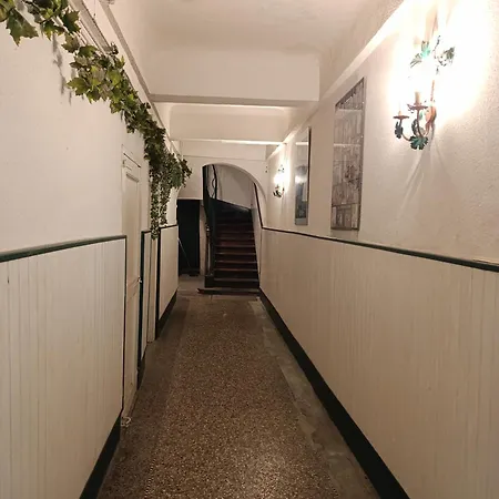 Good Knight Apartamento Carcasona